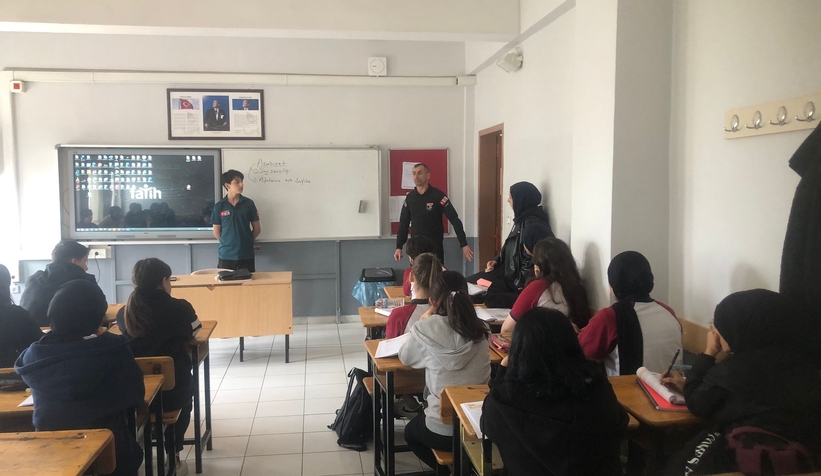 saktim-lise-ogrencilerine-deprem-ve-yangin-guvenligi-egitimi-verdidkfnedbkbj