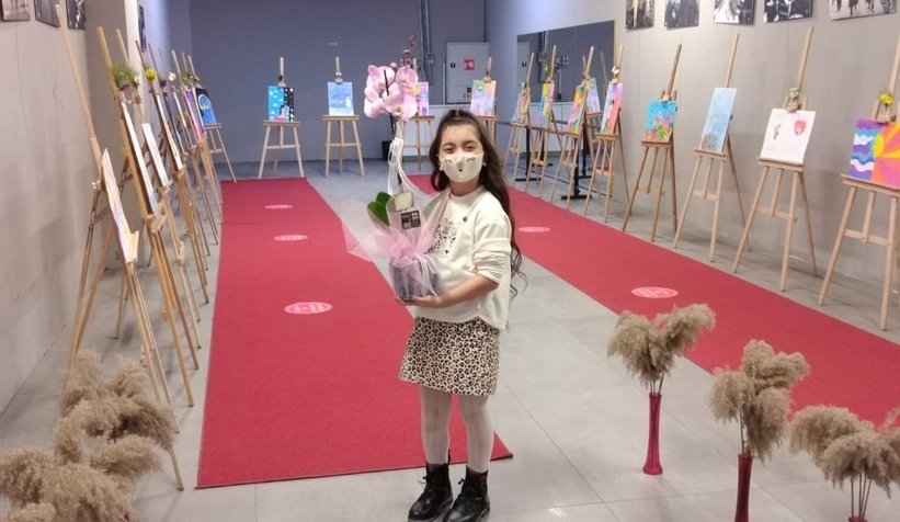 Salgın sürecinde yaptığı resimlerle sergi açtı