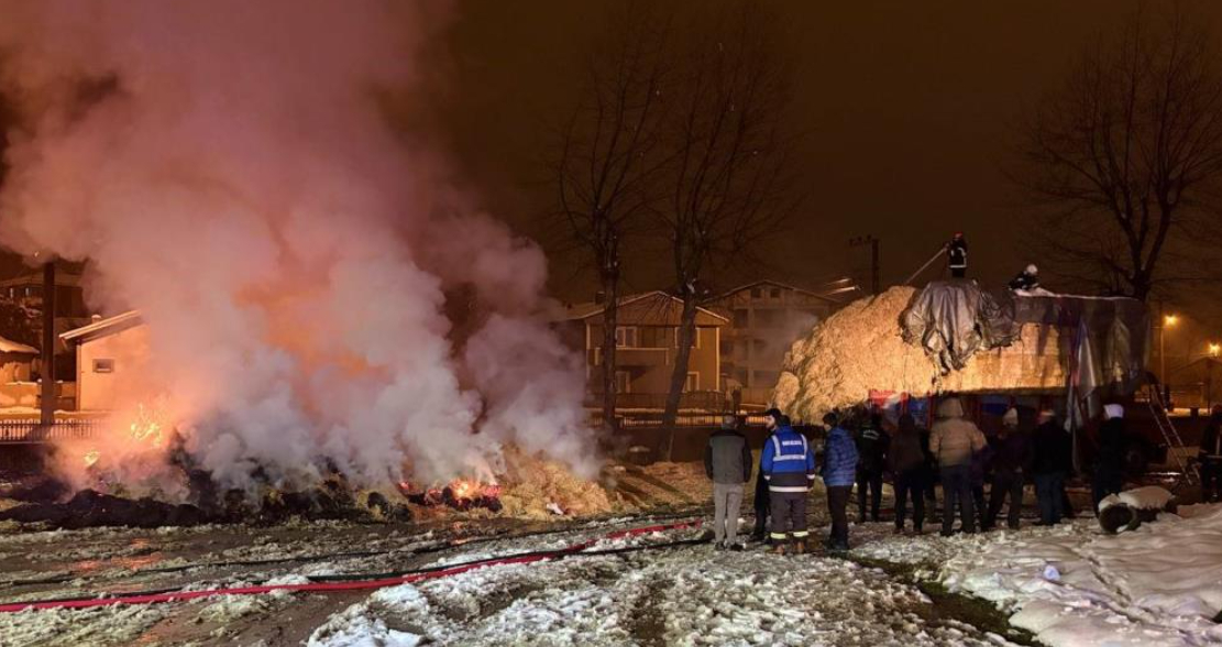 Saman yüklü kamyon yandı