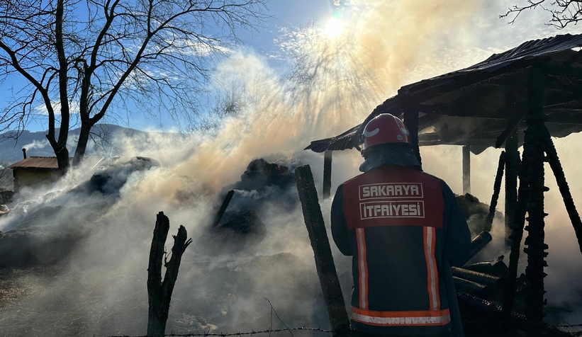 Samanları ve kuruluğu ateşe verip yangını böyle izledi