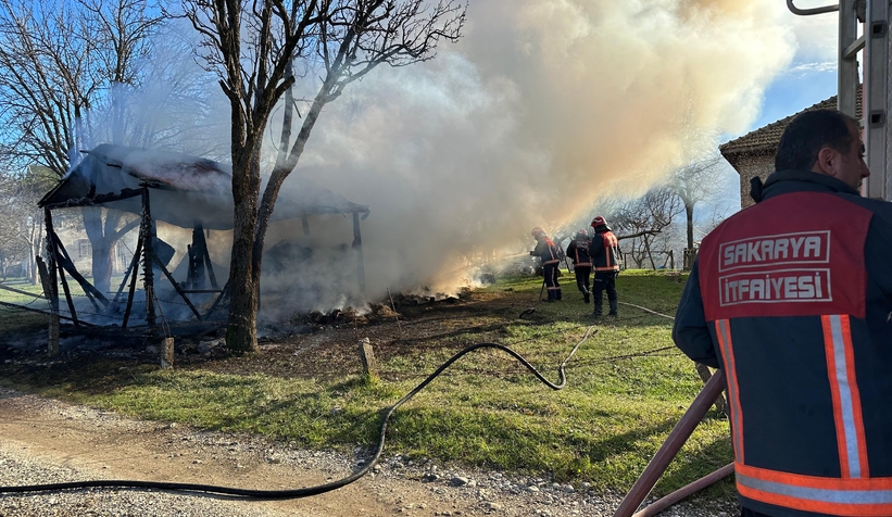 Samanları ve kuruluğu ateşe verip yangını böyle izledi