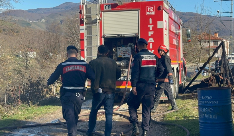 Samanları ve kuruluğu ateşe verip yangını böyle izledi