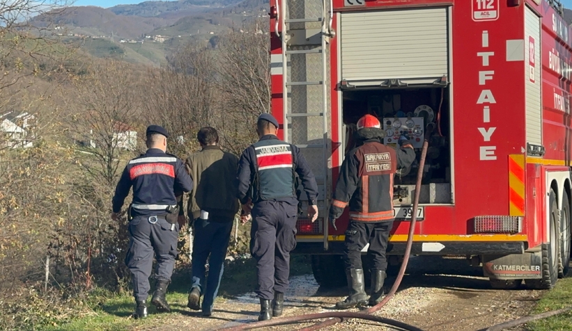 Samanları ve kuruluğu ateşe verip yangını böyle izledi
