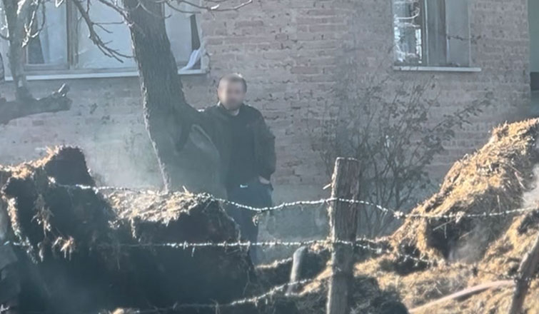 Samanları ve kuruluğu ateşe verip yangını böyle izledi