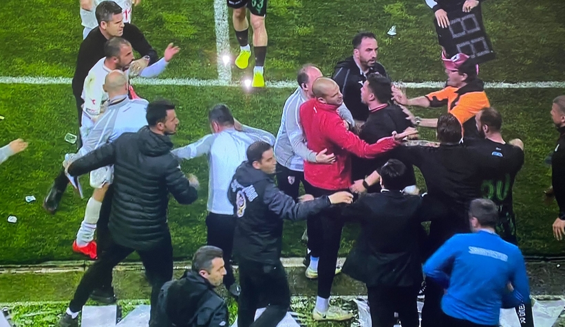 samsunsporlu-oyuncunun-hareketleri-sahayi-karistirdisvfnuw5bel