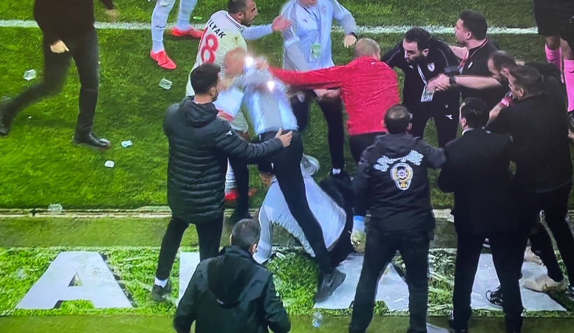 samsunsporlu-oyuncunun-hareketleri-sahayi-karistirdisvfnuw5bel