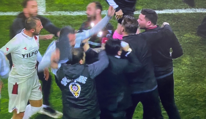 samsunsporlu-oyuncunun-hareketleri-sahayi-karistirdisvfnuw5bel