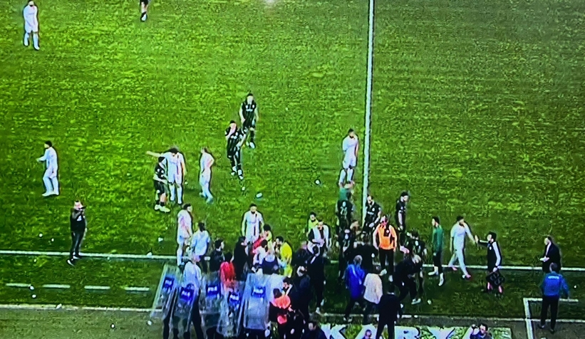 samsunsporlu-oyuncunun-hareketleri-sahayi-karistirdisvfnuw5bel