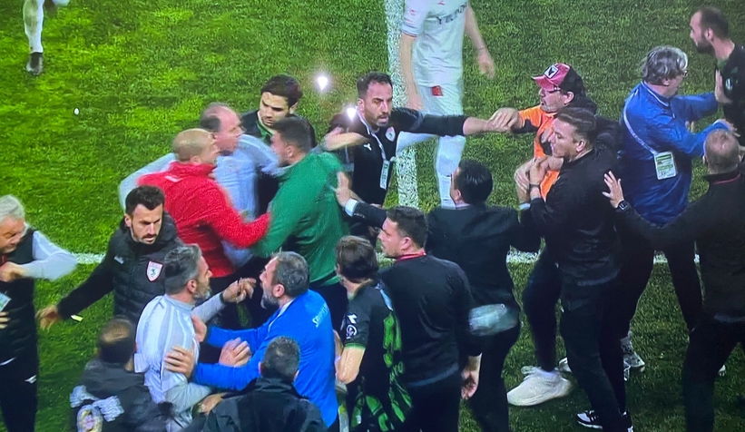 samsunsporlu-oyuncunun-hareketleri-sahayi-karistirdisvfnuw5bel