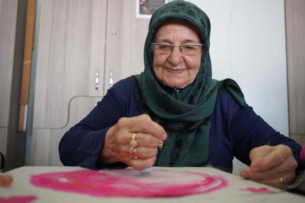 Sanata Adanmış Bir Ömür! 82 Yaşındaki Güliye Teyzenin Hikayesi