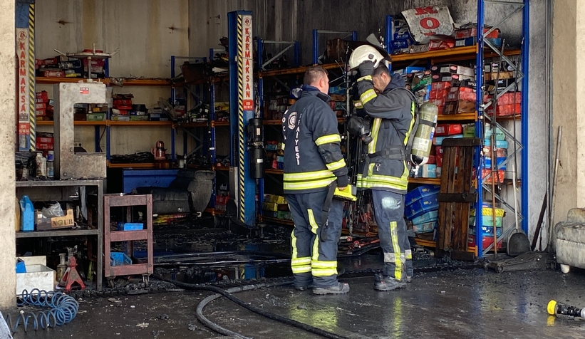 Sanayi sitesinde yangın: 4 işyeri etkilendi