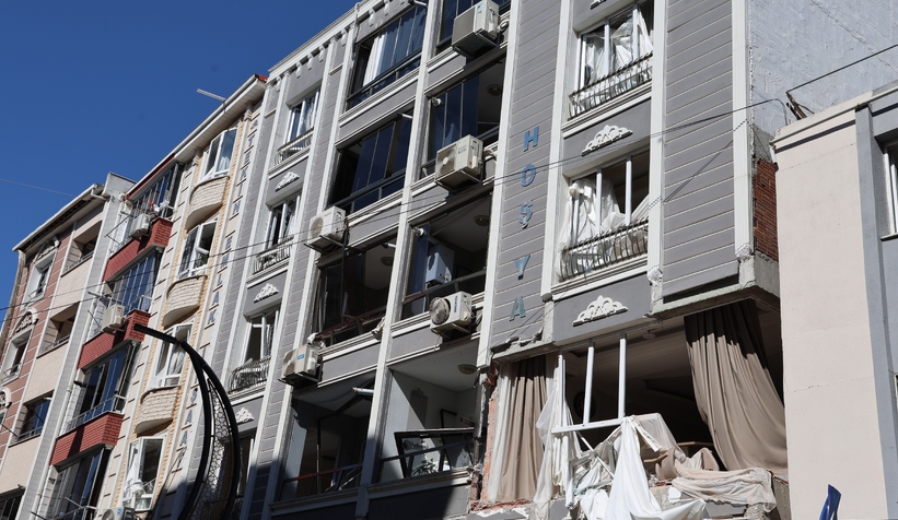 Sanayi tüpü patladı: 5 ölü, 57 yaralı, 11 bina hasar gördü
