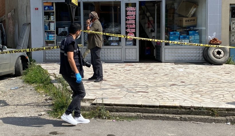 Sanayide baba iki oğlunu vurdu