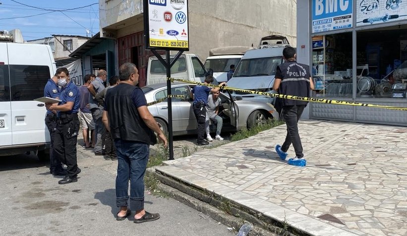 Sanayide baba iki oğlunu vurdu