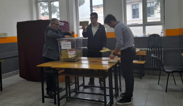 Sandıklar açıldı, oy sayımına geçildi