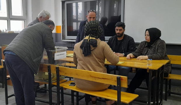 Sandıklar açıldı, oy sayımına geçildi