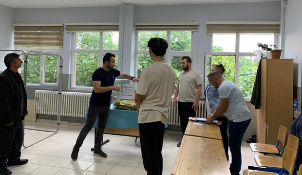 Sandıklar açıldı, oy sayımına geçildi