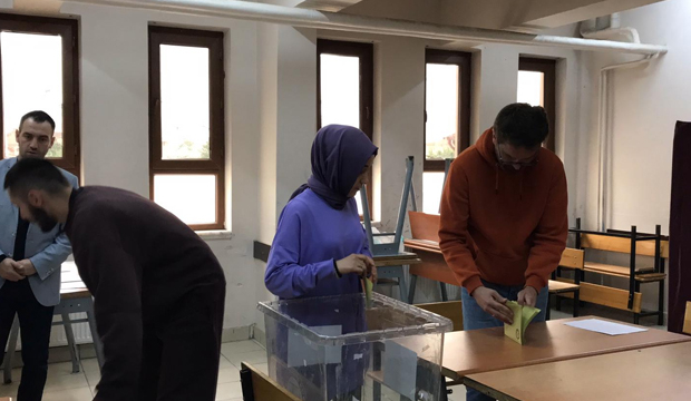 Sandıklar açıldı, oy sayımına geçildi