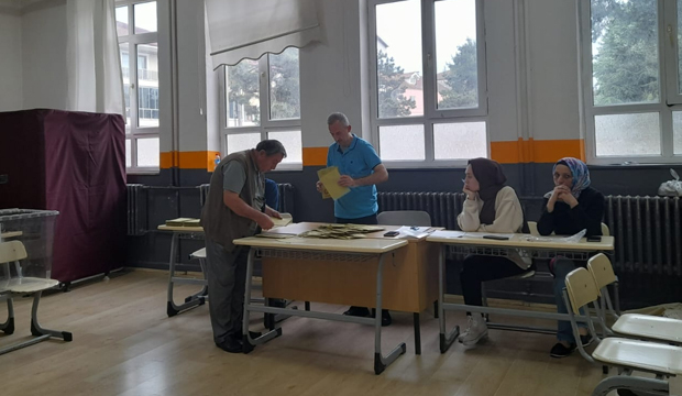 Sandıklar açıldı, oy sayımına geçildi