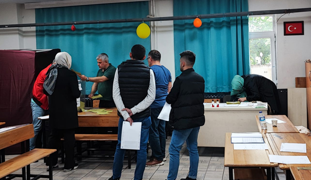 Sandıklar açıldı, oy sayımına geçildi