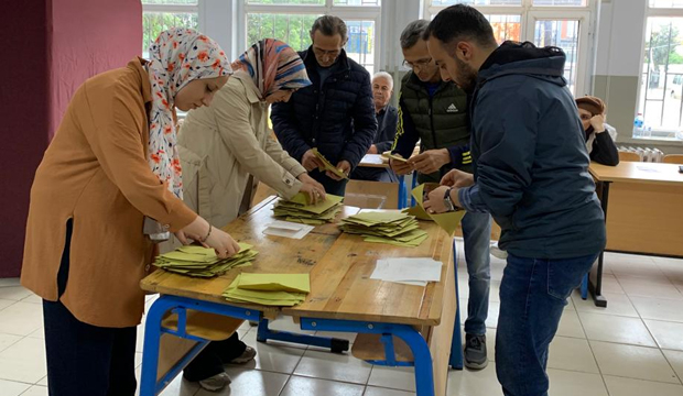 Sandıklar açıldı, oy sayımına geçildi