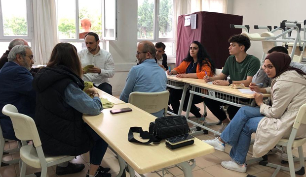 Sandıklar açıldı, oy sayımına geçildi