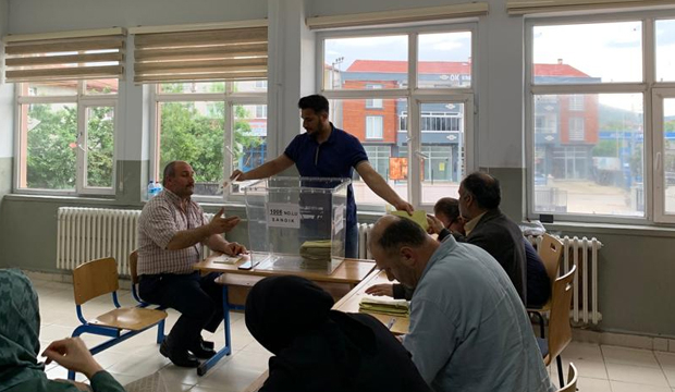 Sandıklar açıldı, oy sayımına geçildi