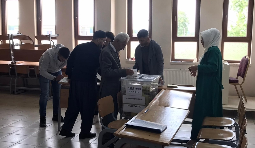 sandiklar-acildi-oy-sayimina-gecildiuwlcqvlmcm
