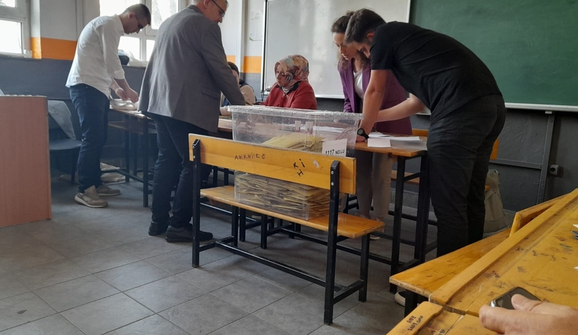 sandiklar-acildi-oy-sayimina-gecildiuwlcqvlmcm