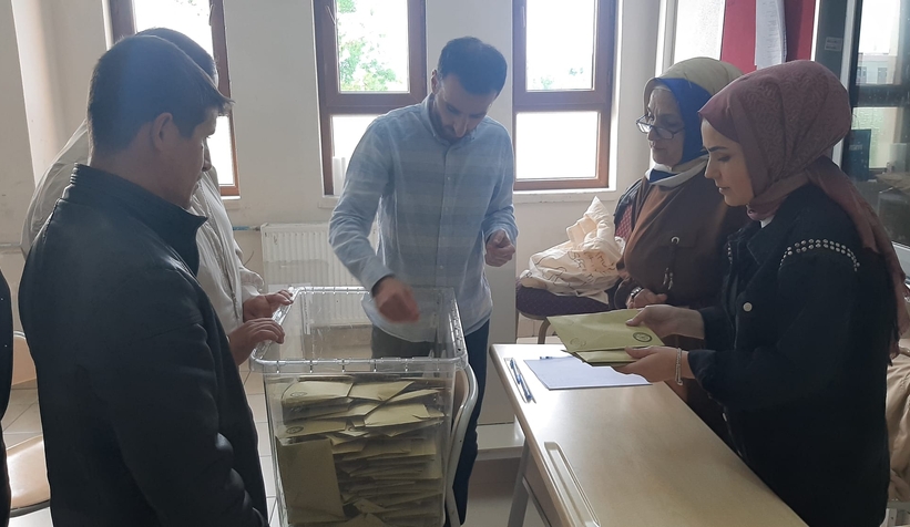 sandiklar-acildi-oy-sayimina-gecildiuwlcqvlmcm