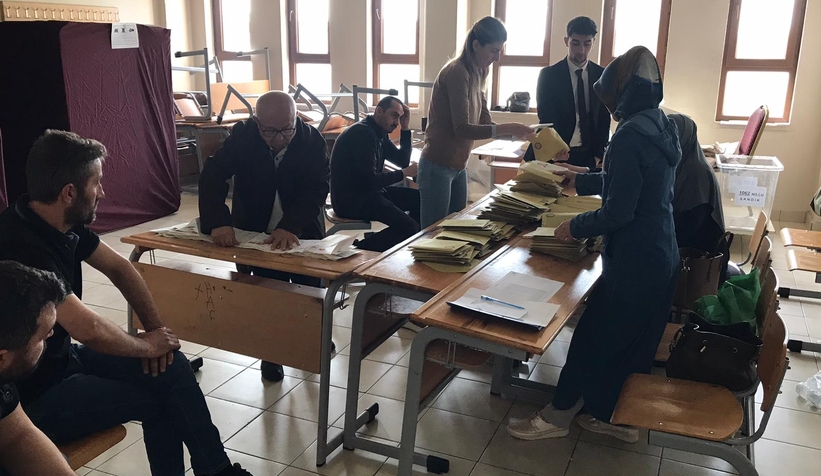 sandiklar-acildi-oy-sayimina-gecildiuwlcqvlmcm