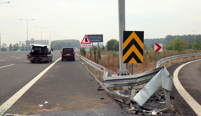 Sapağı kaçırdı kaza yaptı: 2 yaralı