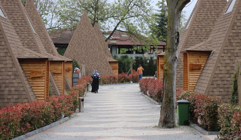 Sapanca'da bungalov evler bayramda doldu