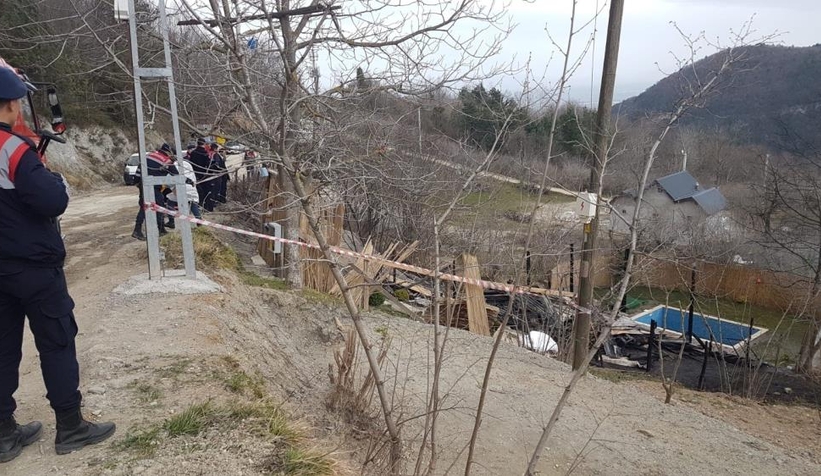 sapanca-da-bungalov-yandi-tatile-gelen-iki-genc-oldumk9dagw3vu