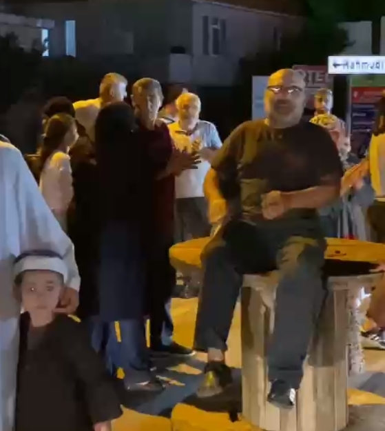 Sapanca'da mahalleli yolu kapattı