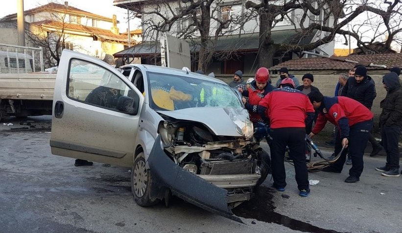 Sapanca'da zincirleme trafik kazası: 2 yaralı
