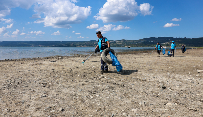 sapanca-golu-cevresinden-2-ton-cop-toplandizddkme5lww