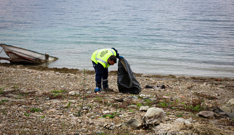 Sapanca Gölü kıyısında temizlik seferberliği