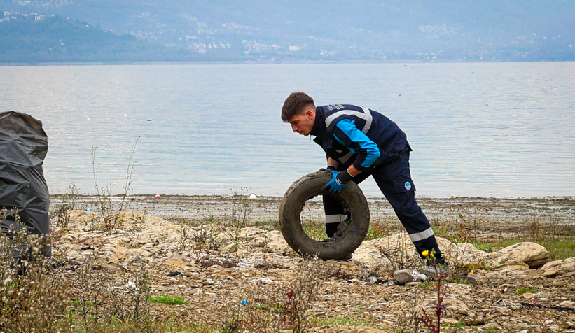 Sapanca Gölü kıyısında temizlik seferberliği