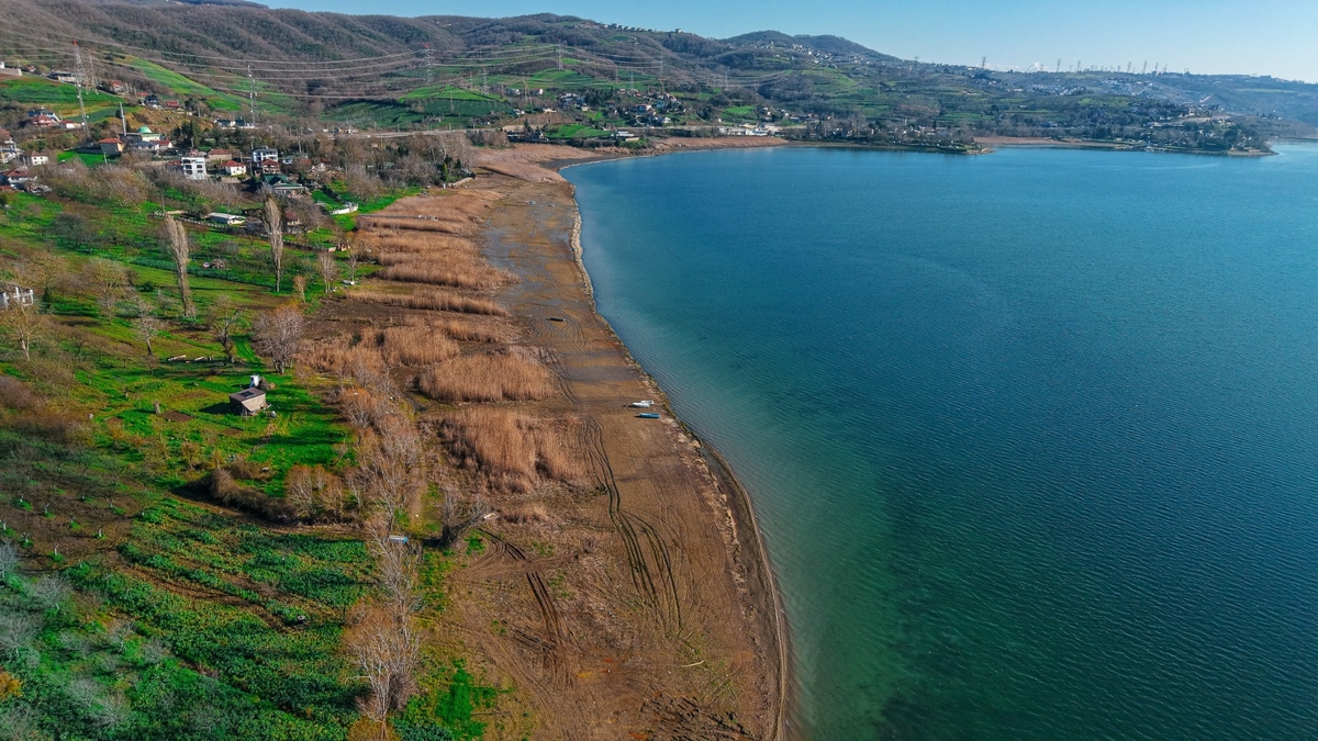 Sapanca Gölü kıyısındaki 84 kaçak iskele için yıkım süreci başladı