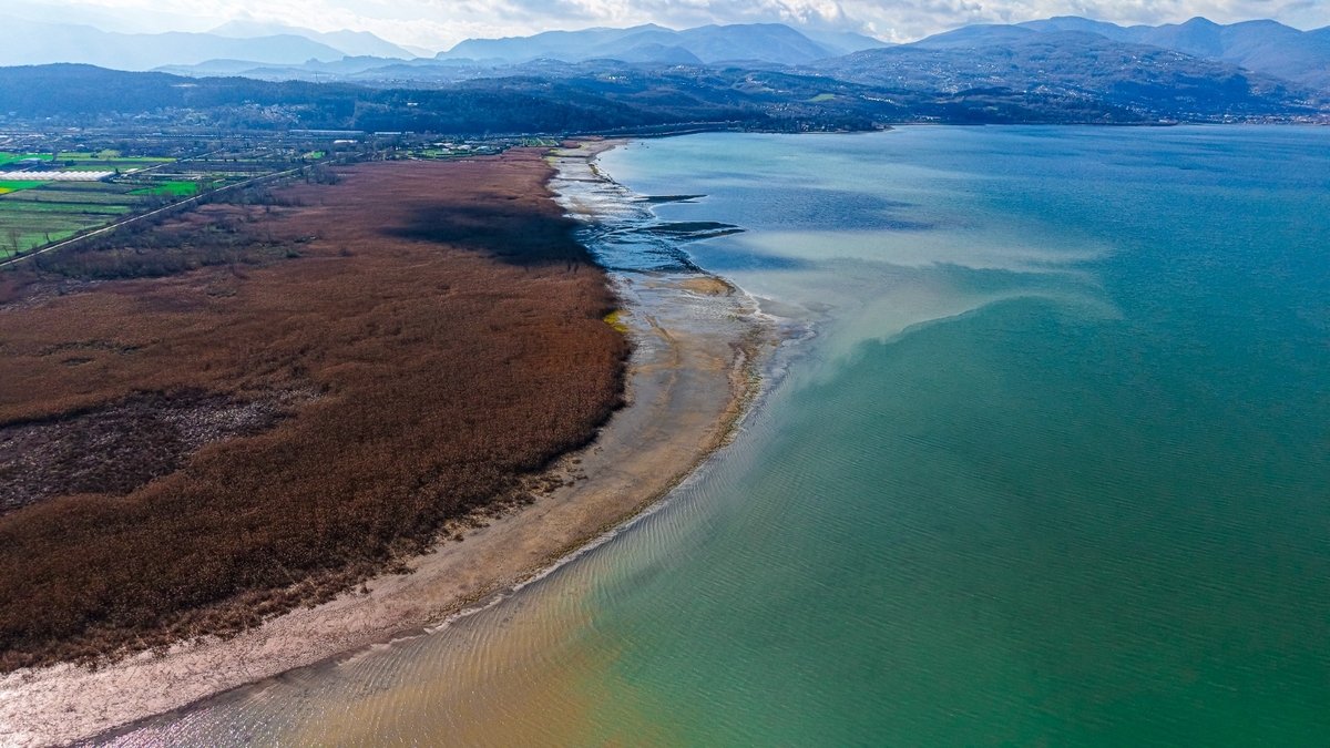 Sapanca Gölü kıyısındaki 84 kaçak iskele için yıkım süreci başladı