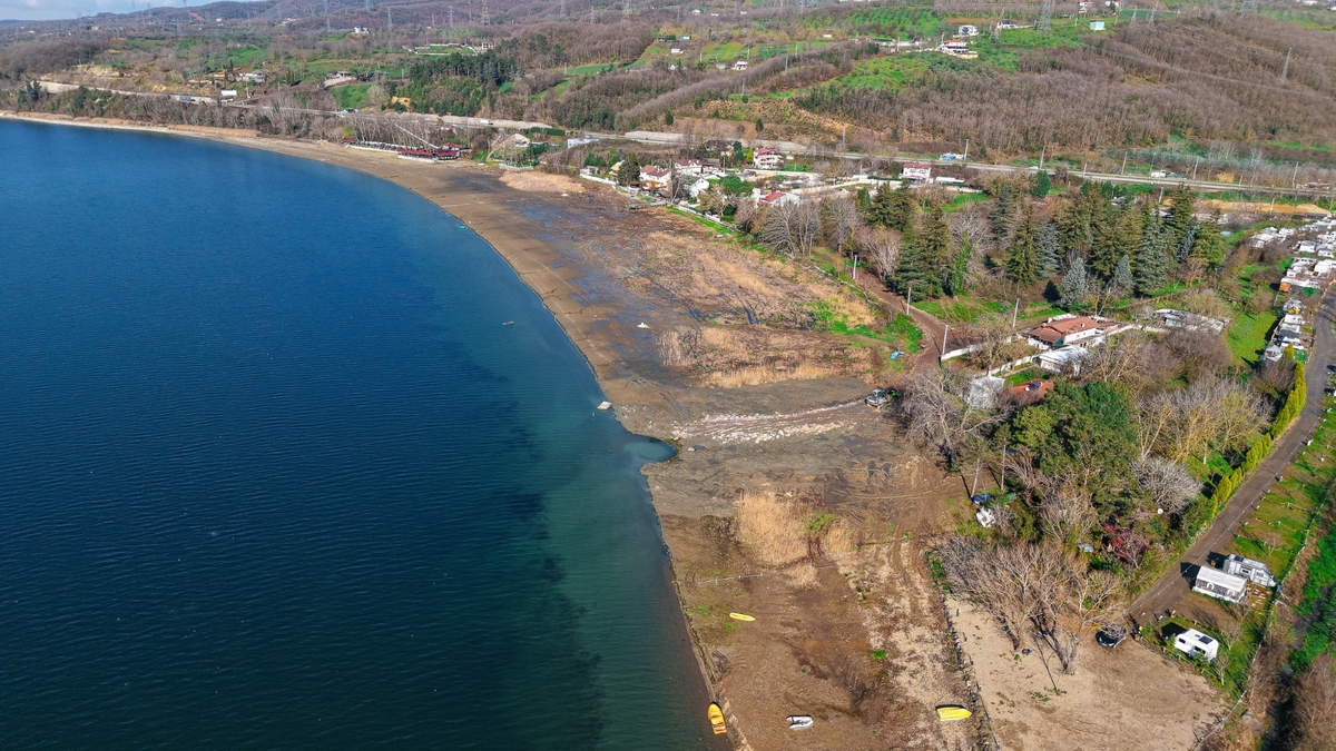Sapanca Gölü kıyısındaki 84 kaçak iskele için yıkım süreci başladı