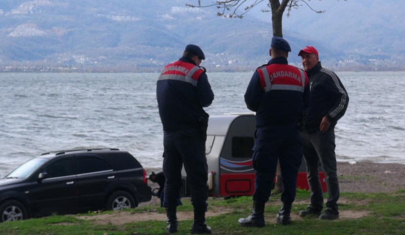 Sapanca Gölü'nde kano alabora oldu: 2 kişi yüzerek kurtuldu