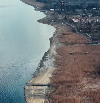 Sapanca Gölü'ndeki kaçak iskeleler böyle yıkıldı