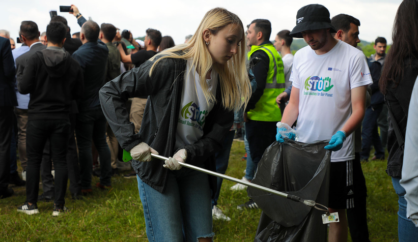 Sapanca Gölü’nden çıkan atıklar görenleri şaşırttı