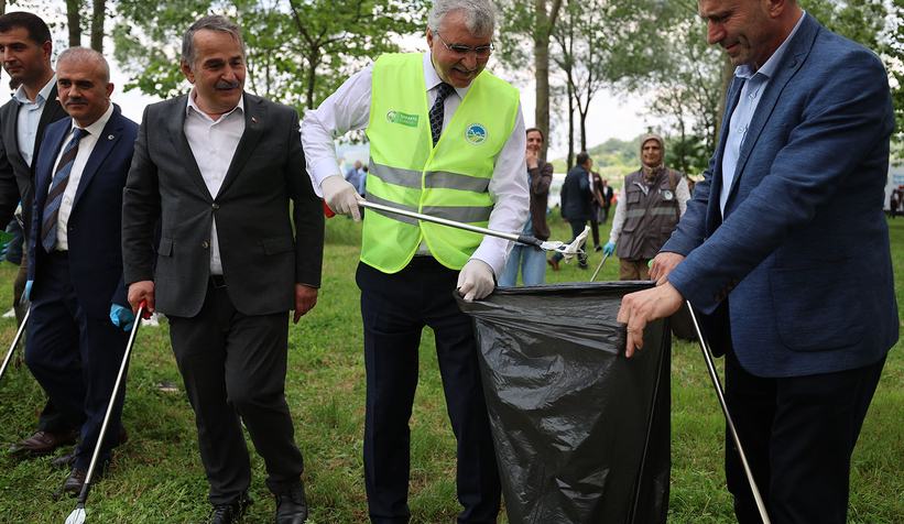 Sapanca Gölü’nden çıkan atıklar görenleri şaşırttı