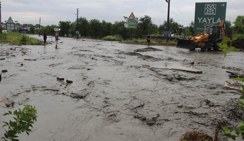 Sapanca-Kartepe yolu ulaşıma kapandı