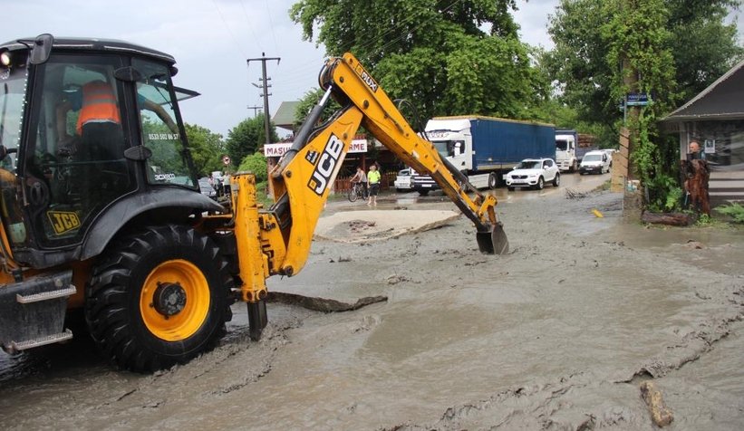 Sapanca-Kartepe yolu ulaşıma kapandı