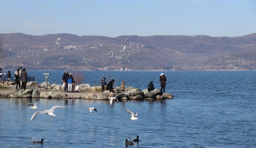 Sapanca sahiline akın ettiler