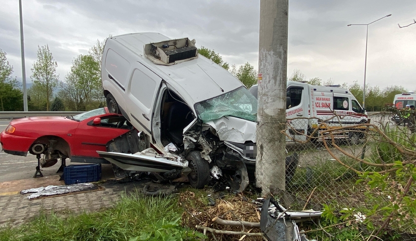 Sapanca yolunda kaza: 3 yaralı